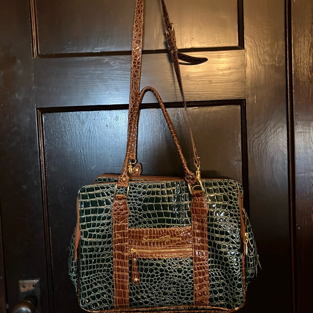 Elegant Green and Brown Crocodile-Embossed Women's Bag
